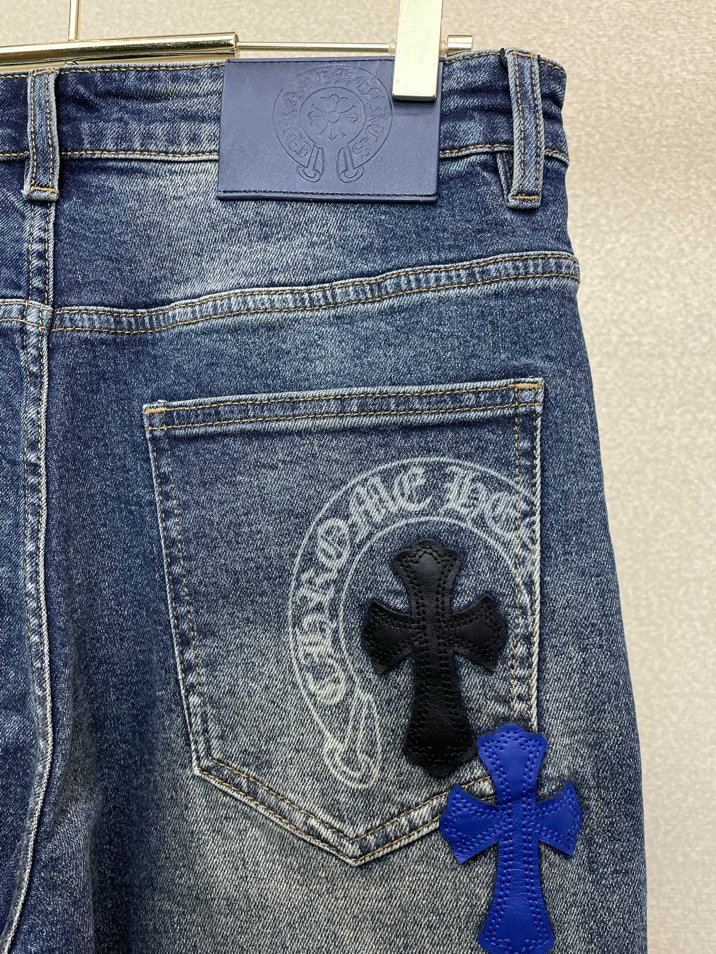 Chrome hearts克罗心💥独家专供新款休闲牛仔裤👖高端版本 专柜定制面料 透气舒适度高，细节无可挑剔，品牌元素设