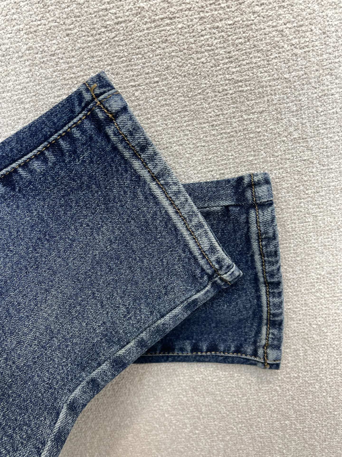 Louis Vuitton路易威登💥砸锅卖铁都要上的新款新款休闲牛仔裤👖高端版本 专柜定制面料 透气舒适度高，细节无可挑