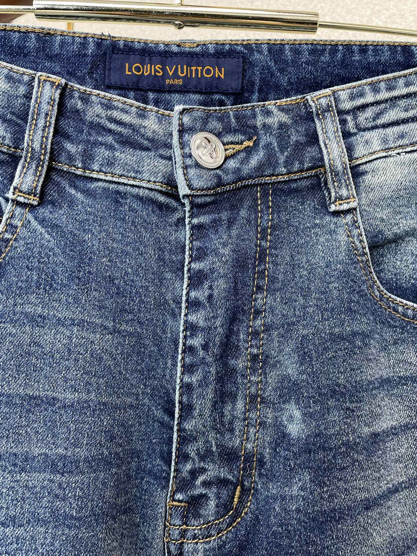 Louis Vuitton路易威登💥砸锅卖铁都要上的新款新款休闲牛仔裤👖高端版本 专柜定制面料 透气舒适度高，细节无可挑