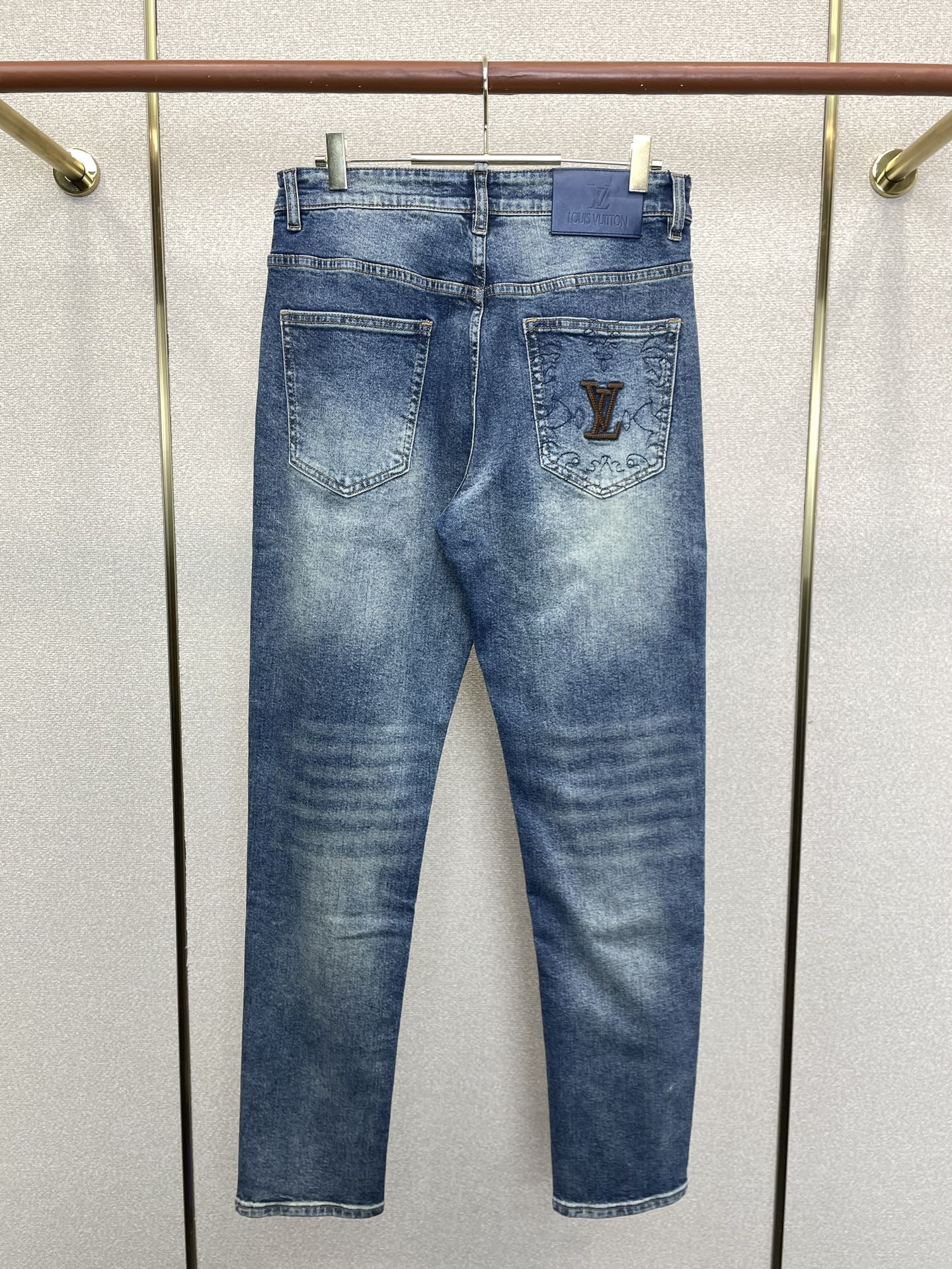 Louis Vuitton路易威登💥砸锅卖铁都要上的新款新款休闲牛仔裤👖高端版本 专柜定制面料 透气舒适度高，细节无可挑
