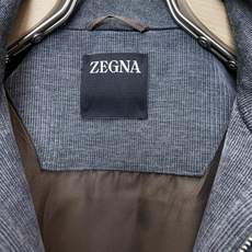 ZEGNA杰尼亚💥独家专供最新时尚灯芯绒马甲 经典设计感与颜值爆棚的外套,品质更是无法挑剔品控可以直接入手,不容过错的高 ZEGNA杰尼亚💥独家专供最新时尚灯芯绒马甲 经典设计感与颜值爆棚的外套,品质更是无法挑剔品控可以直接入手,不容过错的高