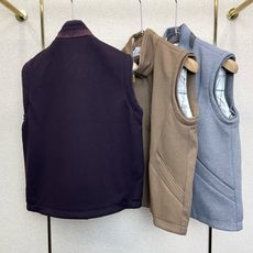 Loro piana-Loro Piana 诺悠翩雅💥独家专供最新时尚马甲 经典设计感与颜值爆棚的外套,品质更是无法挑剔 Loro piana-Loro Piana 诺悠翩雅💥独家专供最新时尚马甲 经典设计感与颜值爆棚的外套,品质更是无法挑剔