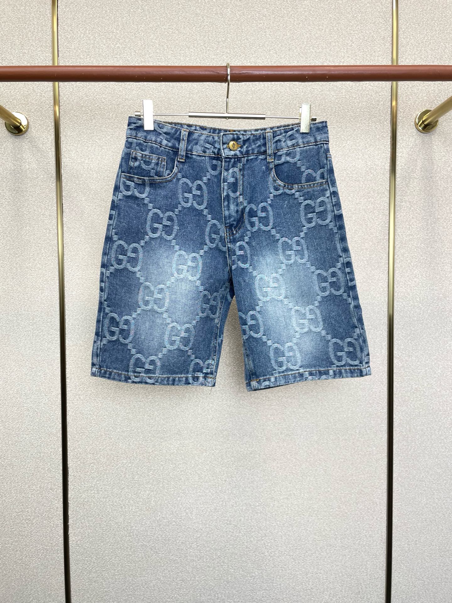 Gucci古驰💥独家专供新款牛仔短裤🩳高端版本！专柜定制面料 透气舒适度高，细节无可挑剔，品牌元素设计理念，体现高品质。