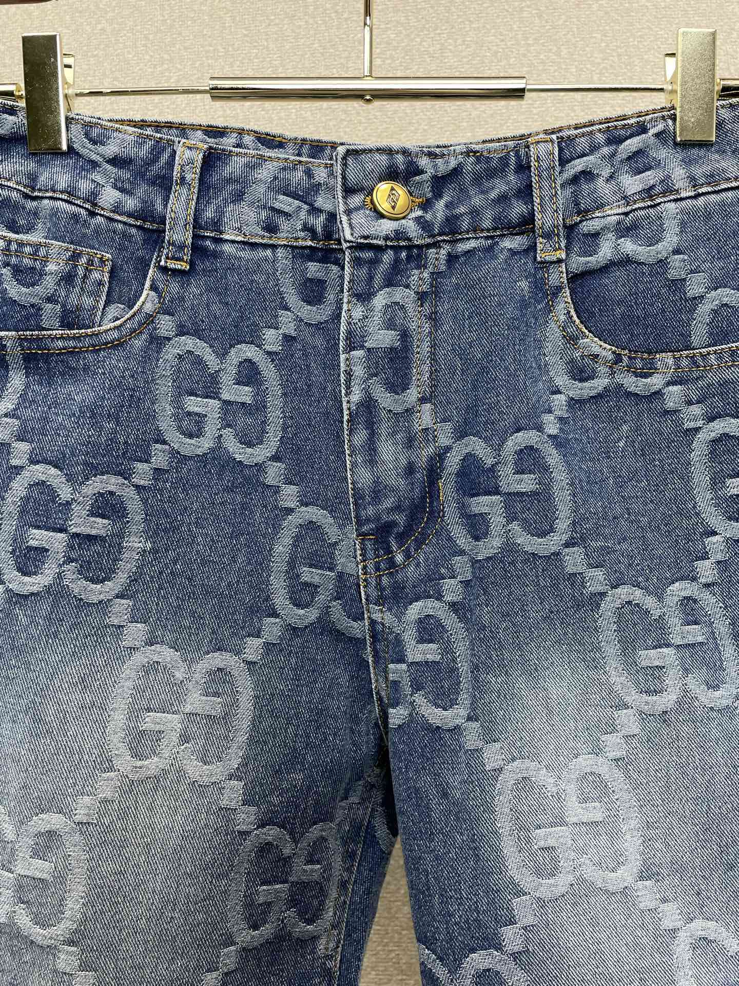 Gucci古驰💥独家专供新款牛仔短裤🩳高端版本！专柜定制面料 透气舒适度高，细节无可挑剔，品牌元素设计理念，体现高品质。