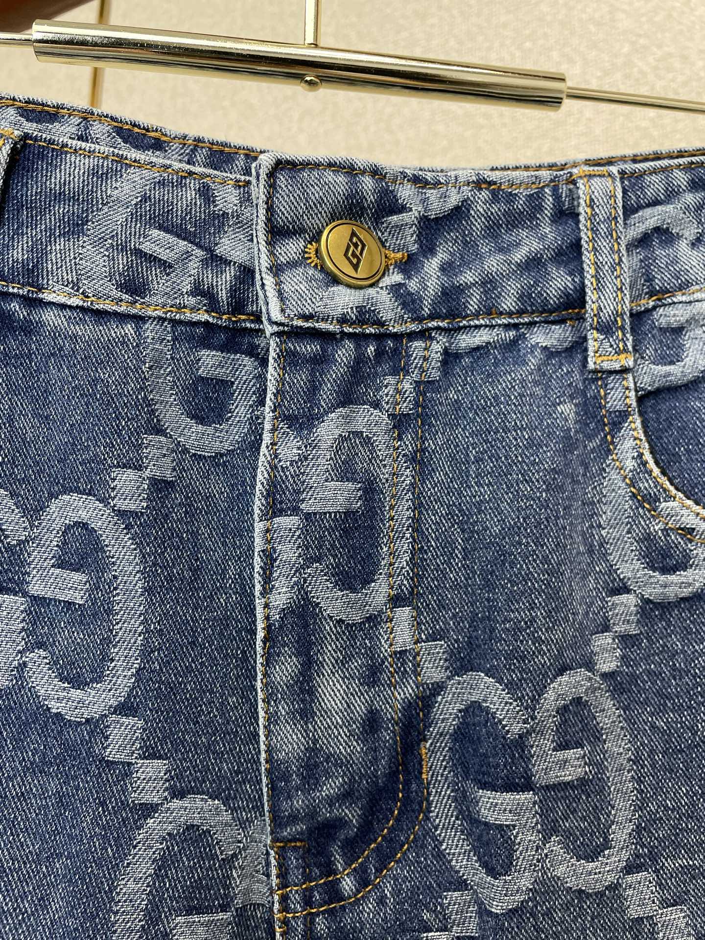 Gucci古驰💥独家专供新款牛仔短裤🩳高端版本！专柜定制面料 透气舒适度高，细节无可挑剔，品牌元素设计理念，体现高品质。