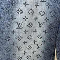 Louis Vuitton路易威登💥独家专供新款牛仔裤👖高端版本!专柜定制面料 透气舒适度高,细节无可挑剔,品牌元素设计 Louis Vuitton路易威登💥独家专供新款牛仔裤👖高端版本!专柜定制面料 透气舒适度高,细节无可挑剔,品牌元素设计