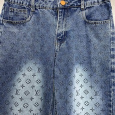Louis Vuitton路易威登💥独家专供新款牛仔裤👖高端版本!专柜定制面料 透气舒适度高,细节无可挑剔,品牌元素设计 Louis Vuitton路易威登💥独家专供新款牛仔裤👖高端版本!专柜定制面料 透气舒适度高,细节无可挑剔,品牌元素设计