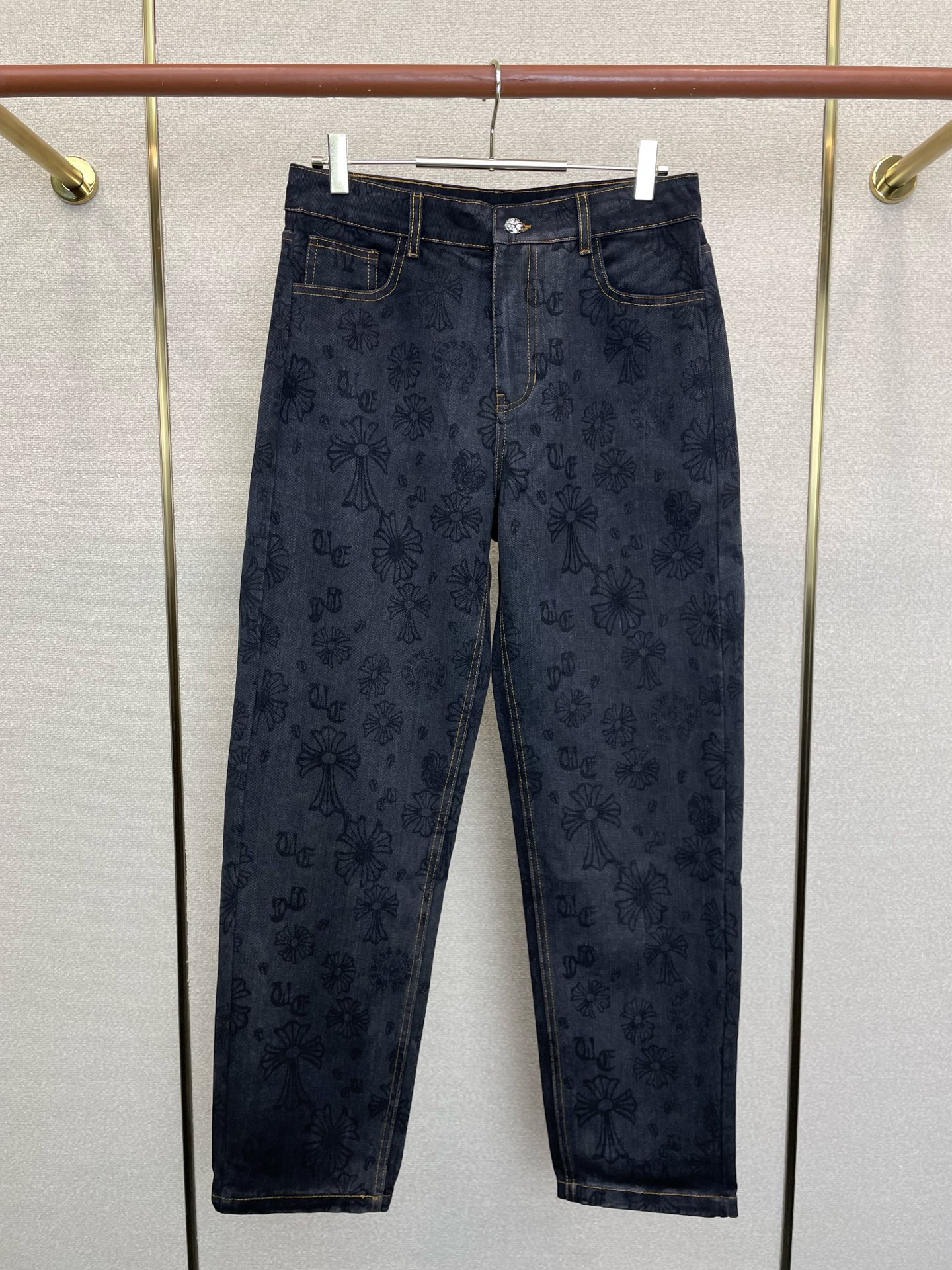 Chrome hearts克罗心💥独家专供新款牛仔裤👖高端版本！专柜定制面料 透气舒适度高，细节无可挑剔，品牌元素设计理