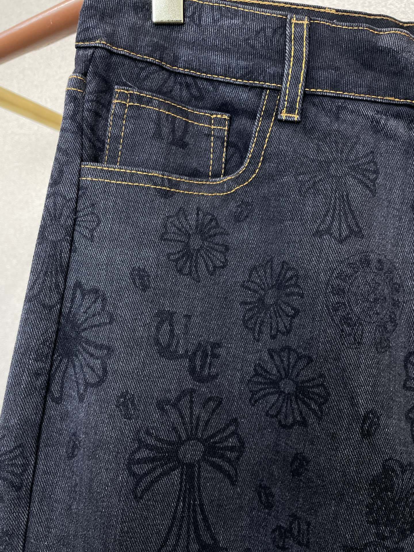 Chrome hearts克罗心💥独家专供新款牛仔裤👖高端版本！专柜定制面料 透气舒适度高，细节无可挑剔，品牌元素设计理