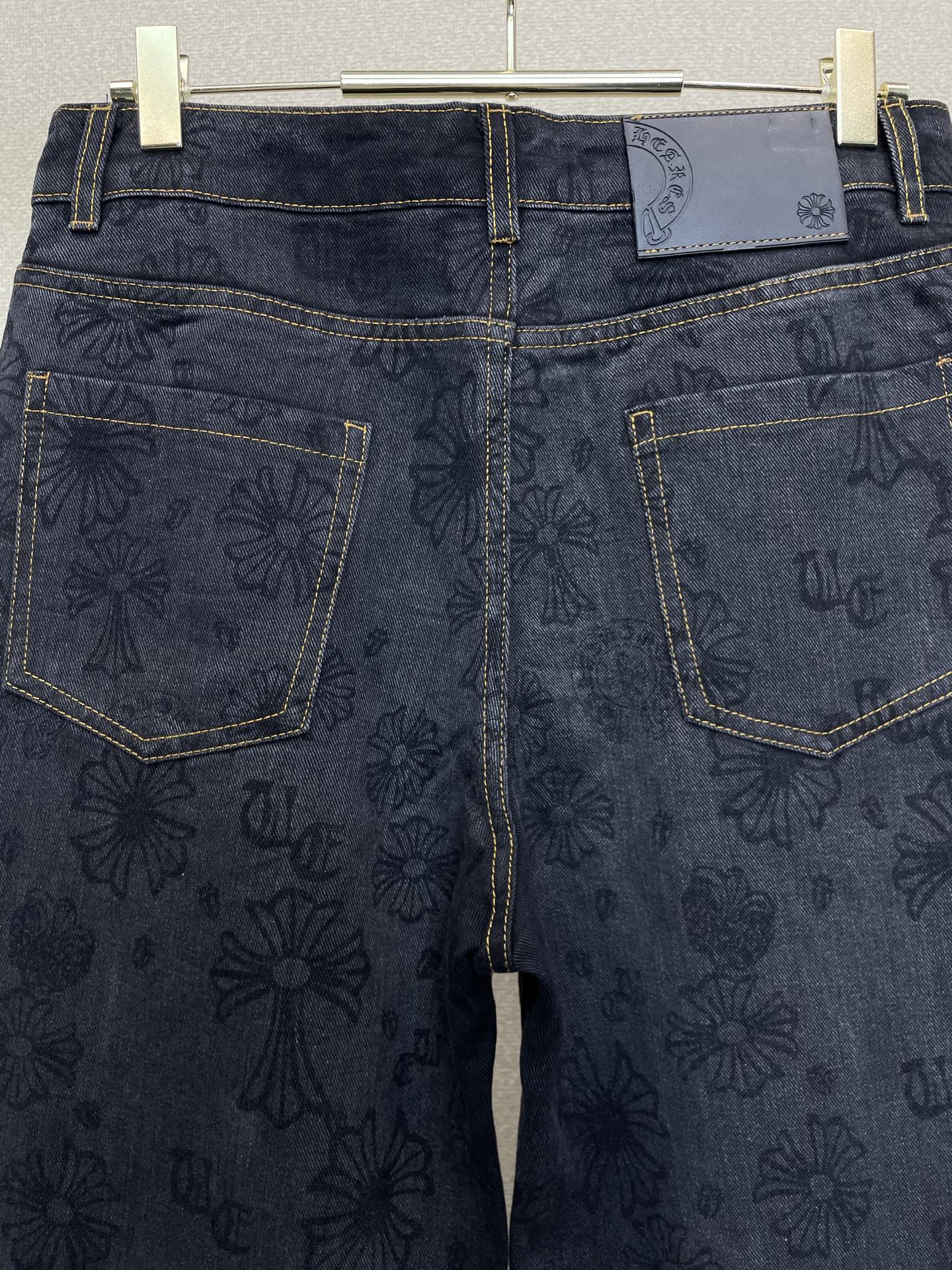 Chrome hearts克罗心💥独家专供新款牛仔裤👖高端版本！专柜定制面料 透气舒适度高，细节无可挑剔，品牌元素设计理