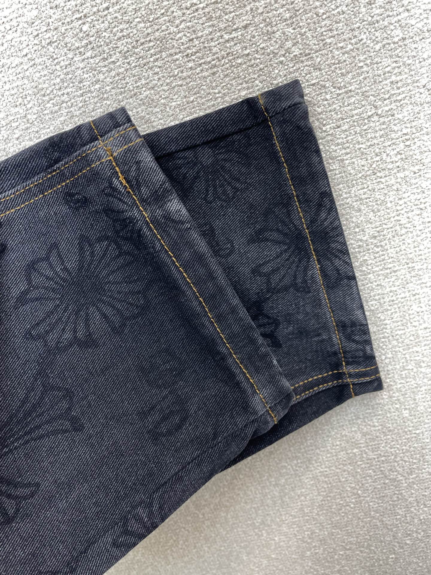 Chrome hearts克罗心💥独家专供新款牛仔裤👖高端版本！专柜定制面料 透气舒适度高，细节无可挑剔，品牌元素设计理