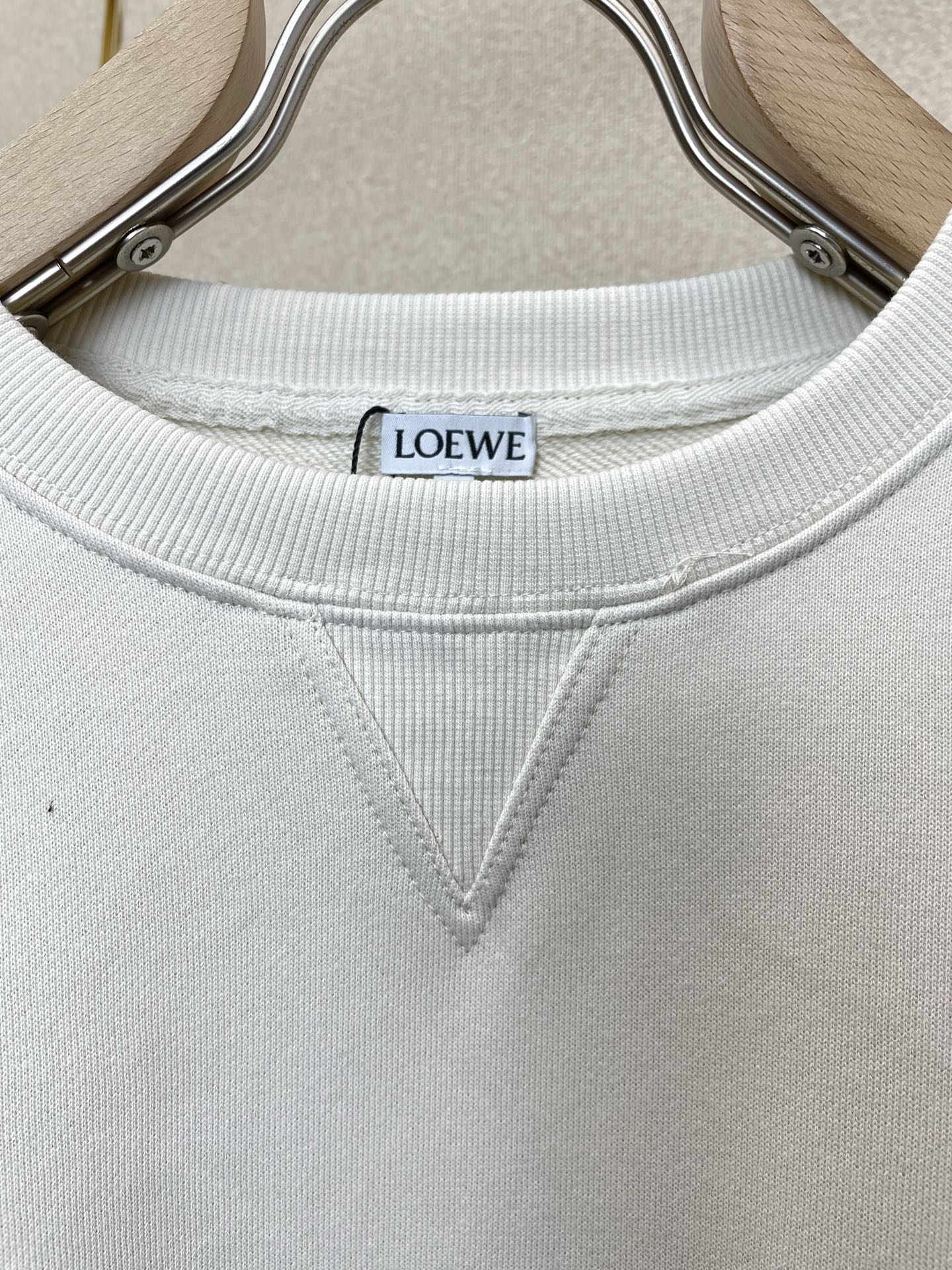 LOEWE罗意威💥独家专供最新时尚卫衣 经典设计感与颜值爆棚的外套,品质更是无法挑剔品控可以直接入手,不容过错的高端臻品 LOEWE罗意威💥独家专供最新时尚卫衣 经典设计感与颜值爆棚的外套,品质更是无法挑剔品控可以直接入手,不容过错的高端臻品