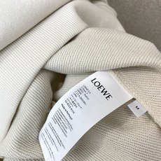 LOEWE罗意威💥独家专供最新时尚卫衣 经典设计感与颜值爆棚的外套,品质更是无法挑剔品控可以直接入手,不容过错的高端臻品 LOEWE罗意威💥独家专供最新时尚卫衣 经典设计感与颜值爆棚的外套,品质更是无法挑剔品控可以直接入手,不容过错的高端臻品