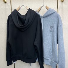 AMI艾米💥独家专供最新时尚连帽卫衣 经典设计感与颜值爆棚的外套,品质更是无法挑剔品控可以直接入手,不容过错的高端臻品! AMI艾米💥独家专供最新时尚连帽卫衣 经典设计感与颜值爆棚的外套,品质更是无法挑剔品控可以直接入手,不容过错的高端臻品!