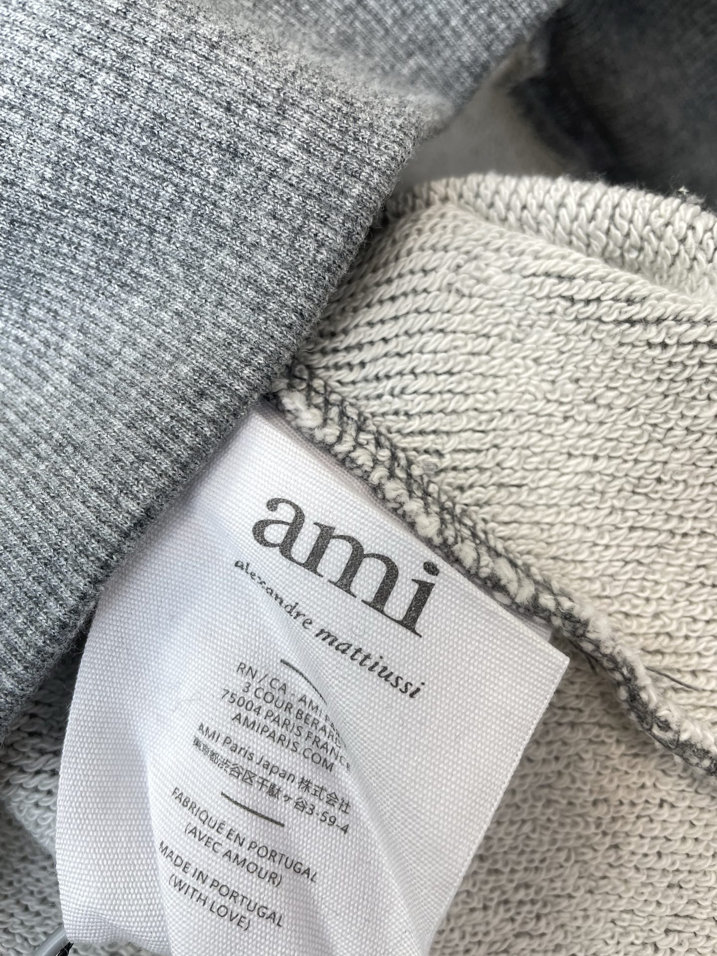 AMI艾米💥独家专供最新时尚连帽卫衣 经典设计感与颜值爆棚的外套,品质更是无法挑剔品控可以直接入手,不容过错的高端臻品! AMI艾米💥独家专供最新时尚连帽卫衣 经典设计感与颜值爆棚的外套,品质更是无法挑剔品控可以直接入手,不容过错的高端臻品!
