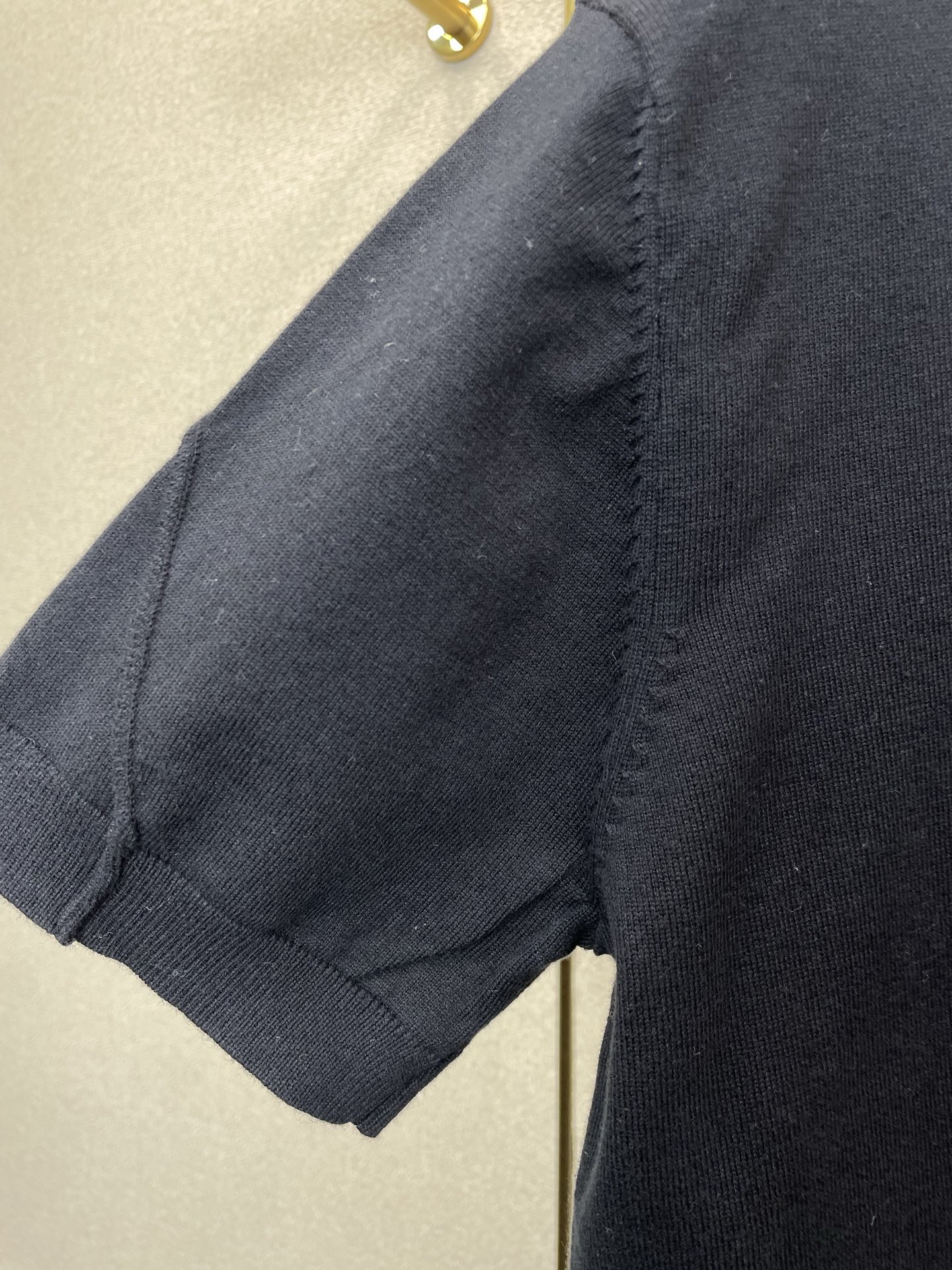 Givenchy纪梵希💥独家专供最新时尚针织短袖 经典设计感与颜值爆棚的外套，品质更是无法挑剔品控可以直接入手，不容过错