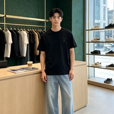 Louis Vuitton路易威登💥砸锅卖铁都要上的新款新款原单男士休闲春夏短袖 高端定制 高端版本 时尚百搭爆款⚠️⚠ Louis Vuitton路易威登💥砸锅卖铁都要上的新款新款原单男士休闲春夏短袖 高端定制 高端版本 时尚百搭爆款⚠️⚠