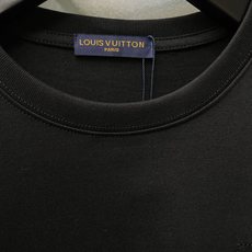 Louis Vuitton路易威登💥砸锅卖铁都要上的新款新款原单男士休闲春夏短袖 高端定制 高端版本 时尚百搭爆款⚠️⚠ Louis Vuitton路易威登💥砸锅卖铁都要上的新款新款原单男士休闲春夏短袖 高端定制 高端版本 时尚百搭爆款⚠️⚠