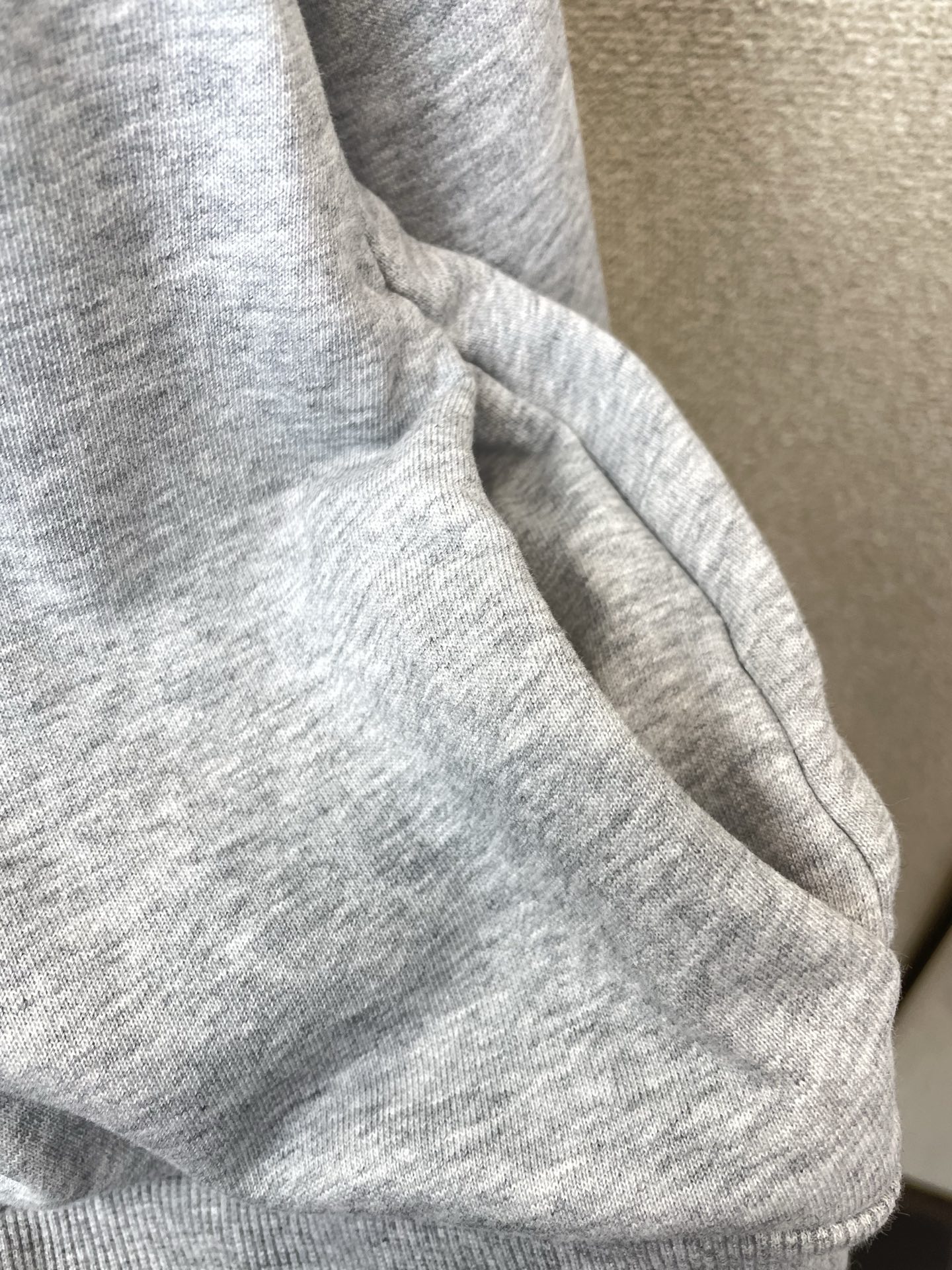 Acne Studios👚砸锅卖铁都要上的新款👚新款女装休闲卫衣 高端版本!独特设计 专柜定制面料 透气舒适度高,细节无 Acne Studios👚砸锅卖铁都要上的新款👚新款女装休闲卫衣 高端版本!独特设计 专柜定制面料 透气舒适度高,细节无