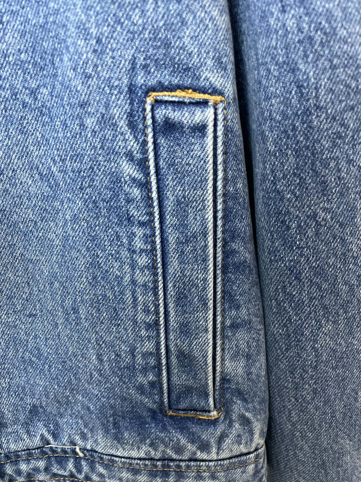 AMI艾米💥砸锅卖铁都要上的新款最新时尚牛仔外套 经典设计感与颜值爆棚的外套，品质更是无法挑剔品控可以直接入手，不容过错