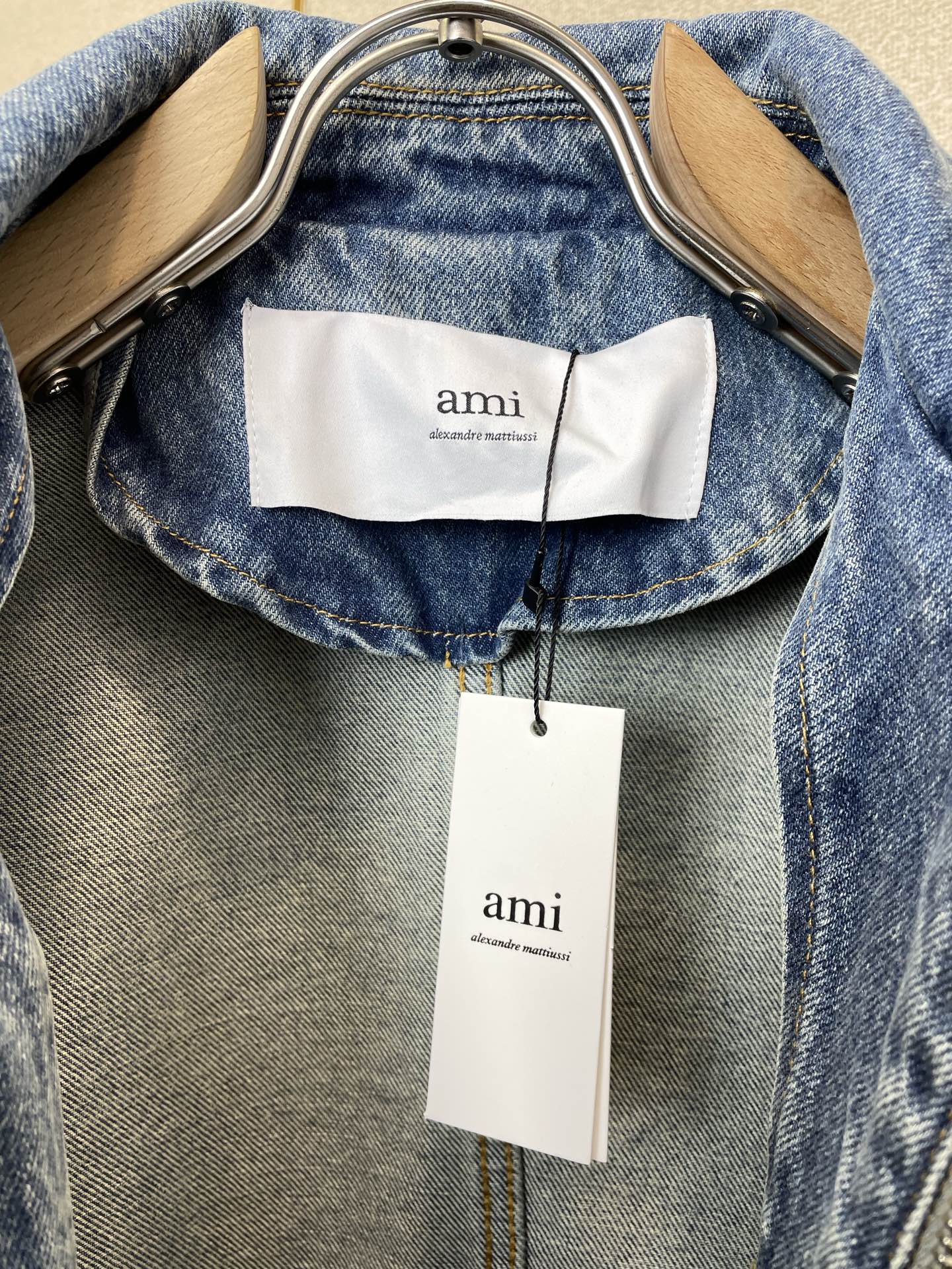 AMI艾米💥砸锅卖铁都要上的新款最新时尚牛仔外套 经典设计感与颜值爆棚的外套，品质更是无法挑剔品控可以直接入手，不容过错
