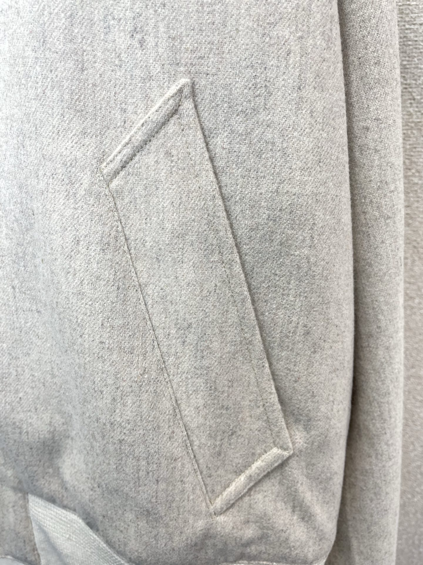LOEWE罗意威💥砸锅卖铁都要上的新款最新时尚夹克 经典设计感与颜值爆棚的外套，品质更是无法挑剔品控可以直接入手，不容过