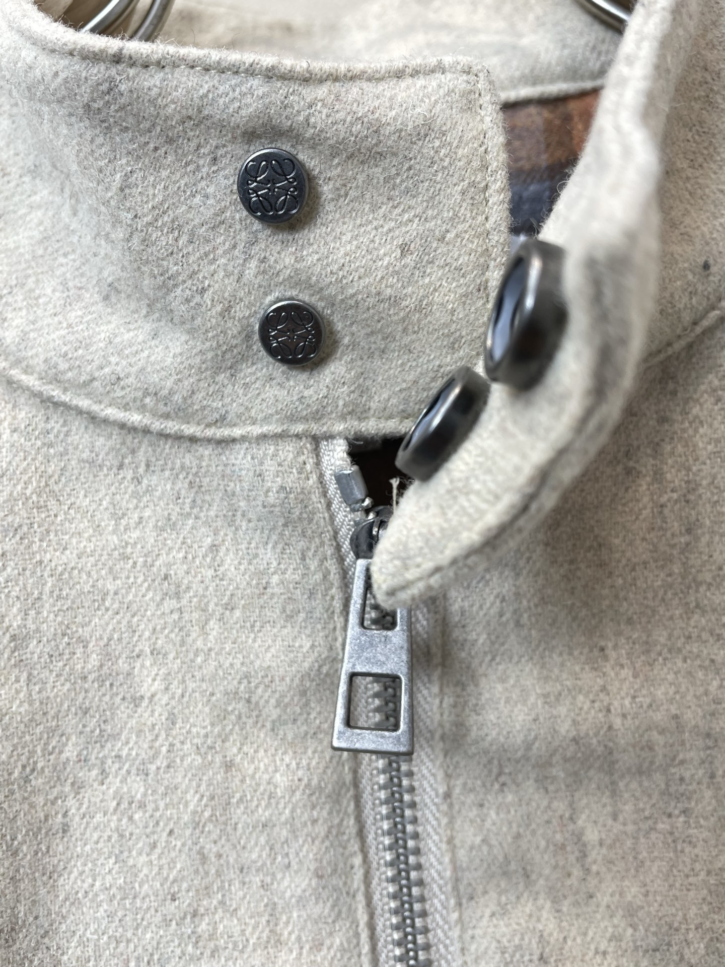 LOEWE罗意威💥砸锅卖铁都要上的新款最新时尚夹克 经典设计感与颜值爆棚的外套，品质更是无法挑剔品控可以直接入手，不容过