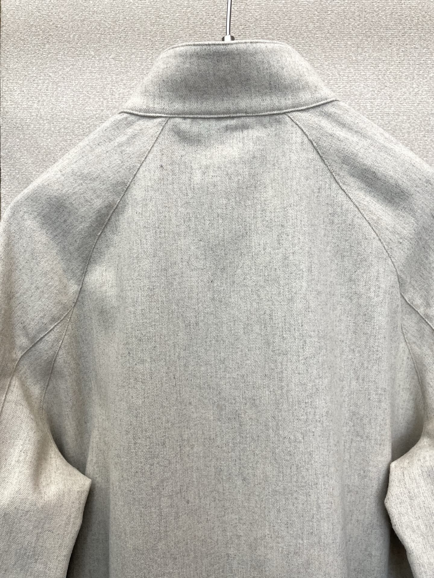 LOEWE罗意威💥砸锅卖铁都要上的新款最新时尚夹克 经典设计感与颜值爆棚的外套，品质更是无法挑剔品控可以直接入手，不容过