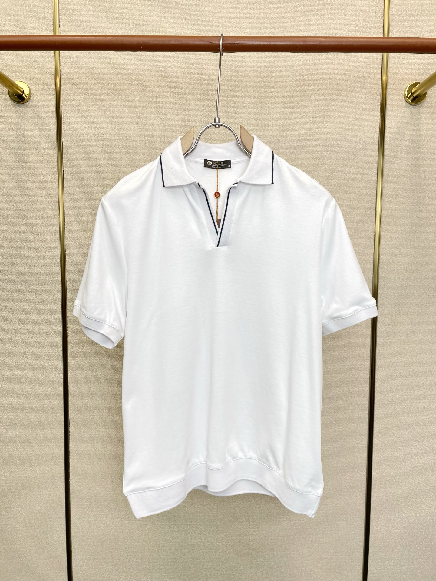 NO:958129,.LP-Loro Piana exclusively provides new original men's casual short-sleeves, high-end customization, high-end version, fashionable and versatile imported fabrics, super soft and delicate to the touch, skin-friendly and comfortable to wear, high-end boutique, the upper body is exquisitely made by the factory, a must-have item for men, complete with three standards, size S-XL,, loro piana, loro piana, T-shirt,19860909.LP-Loro Piana诺悠翩雅独家专供新款原单男士休闲短袖 高端定制 高端版本 时尚百搭爆款进口面料 手感超柔软细腻 穿着亲肤舒适 高端精品 代工厂精细做上身非常赞 男士必备单品 三标齐全 码数S-XL,,loro piana,loro piana,T-shirt,,Men's clothing
