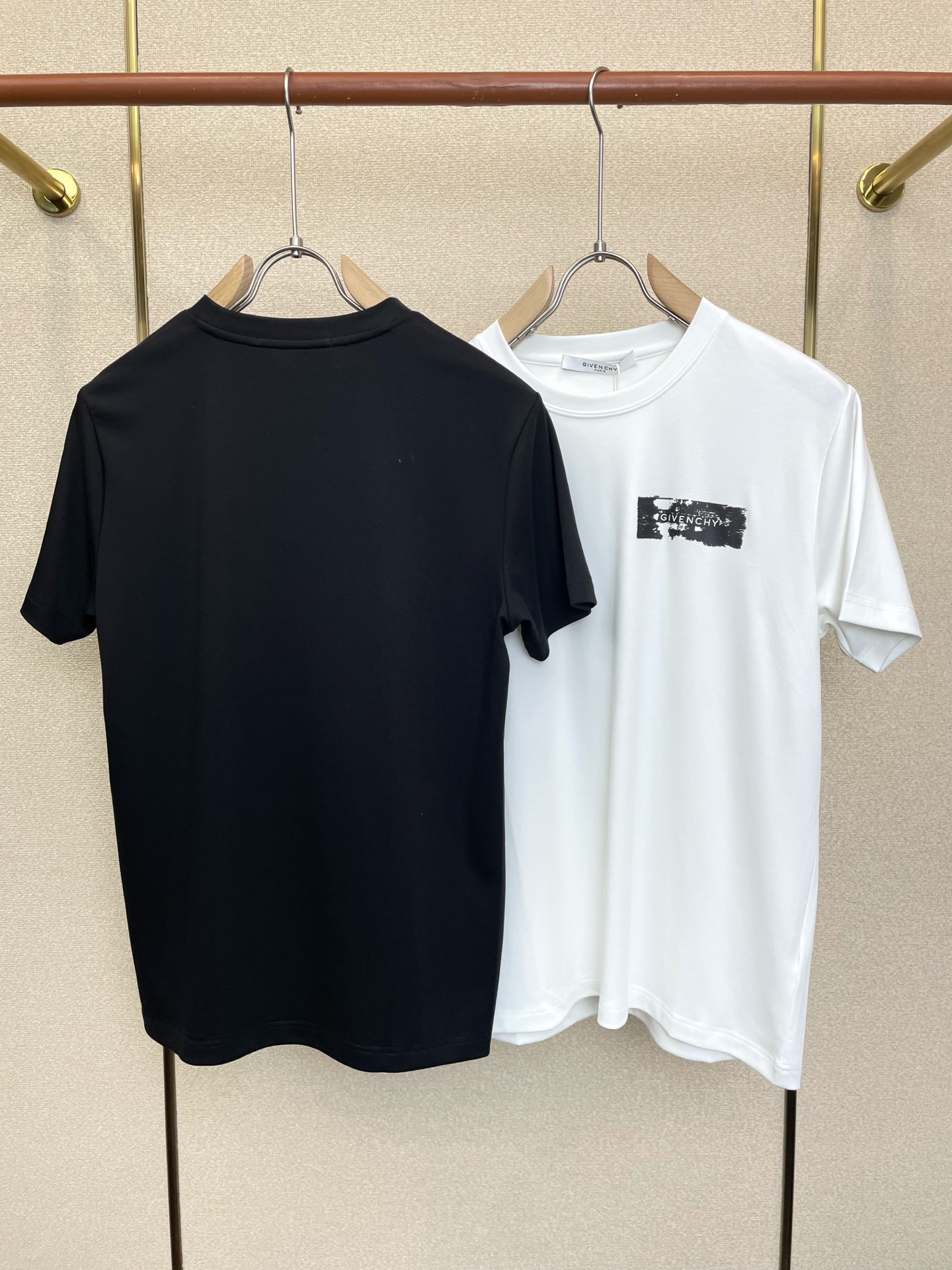 Givenchy纪梵希💥砸锅卖铁都要上的新款新款原单男士休闲短袖 高端定制 高端版本 时尚百搭爆款⚠️⚠️✨✨进口面料 