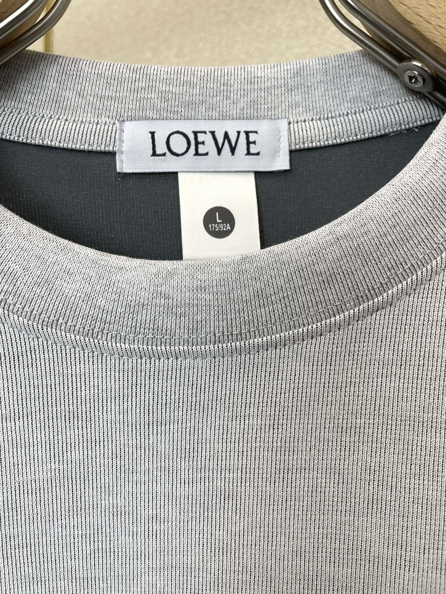 LOEWE罗意威💥砸锅卖铁都要上的新款新款原单男士休闲短袖 高端定制 高端版本 时尚百搭爆款⚠️⚠️✨✨进口面料 手感超