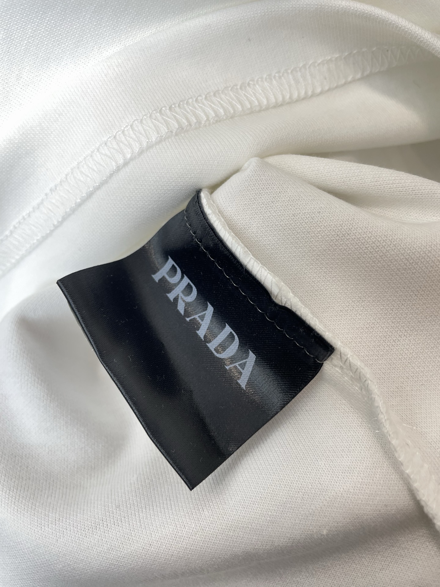 Prada普拉达💥砸锅卖铁都要上的新款新款原单男士休闲短袖 高端定制 高端版本 时尚百搭爆款⚠️⚠️✨✨进口面料 手感超