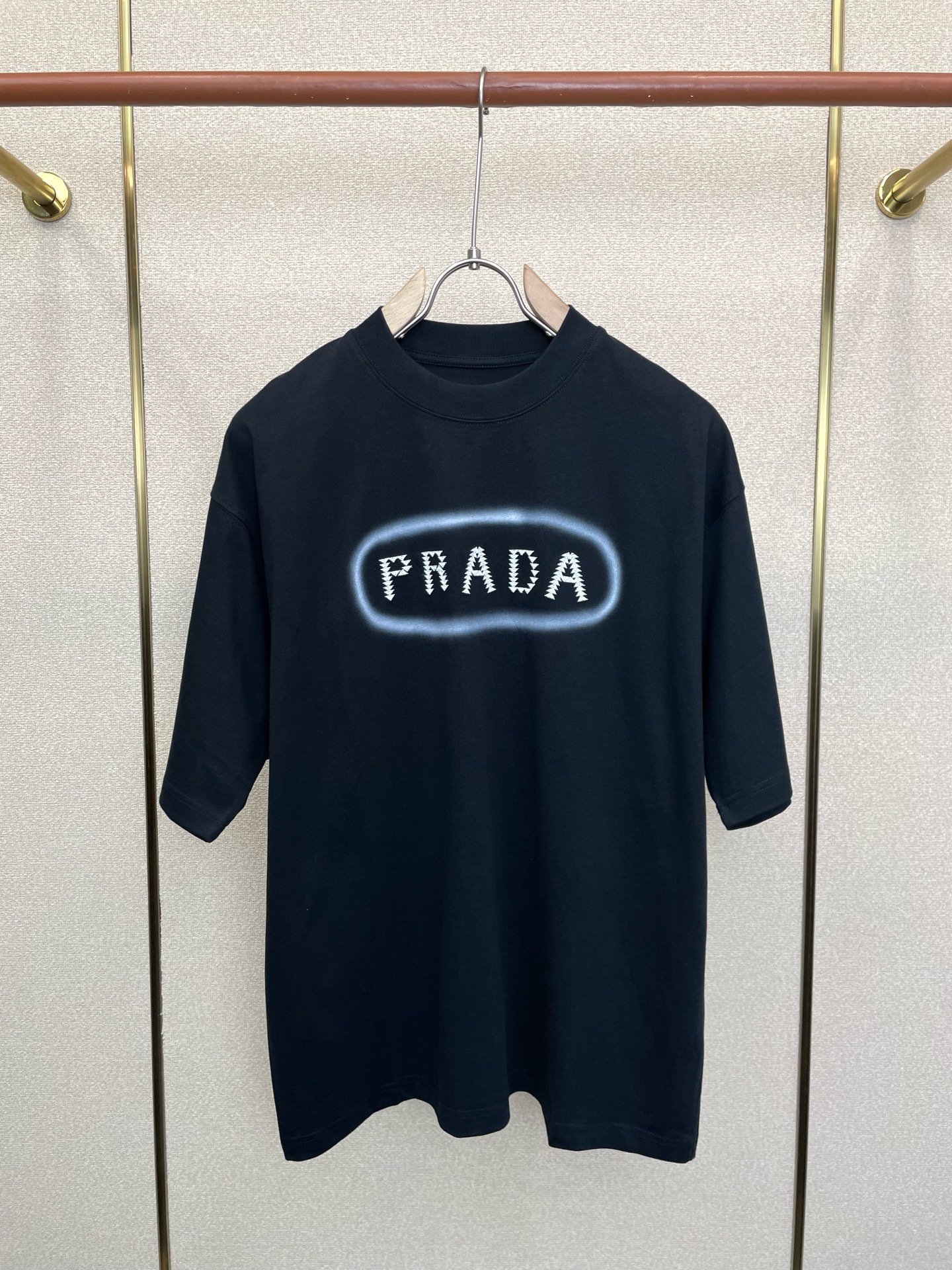 Prada普拉达💥砸锅卖铁都要上的新款新款原单男士休闲春夏短袖 高端定制 高端版本 时尚百搭爆款⚠️⚠️✨✨进口面料 手