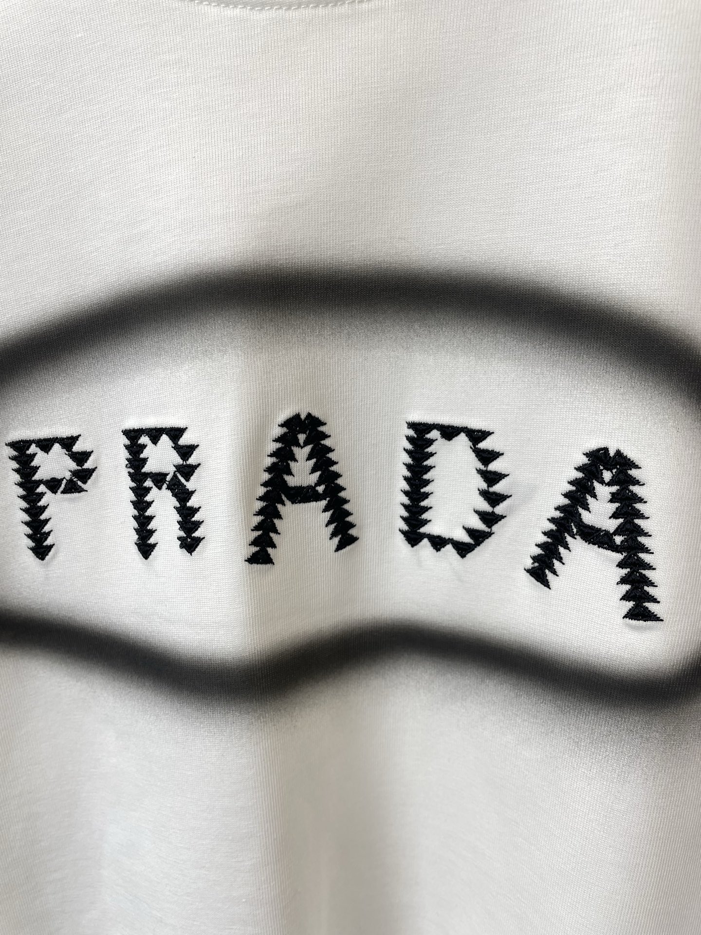 Prada普拉达💥砸锅卖铁都要上的新款新款原单男士休闲春夏短袖 高端定制 高端版本 时尚百搭爆款⚠️⚠️✨✨进口面料 手