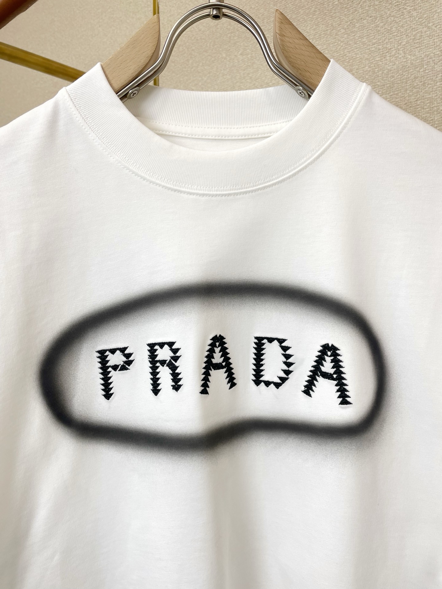 Prada普拉达💥砸锅卖铁都要上的新款新款原单男士休闲春夏短袖 高端定制 高端版本 时尚百搭爆款⚠️⚠️✨✨进口面料 手