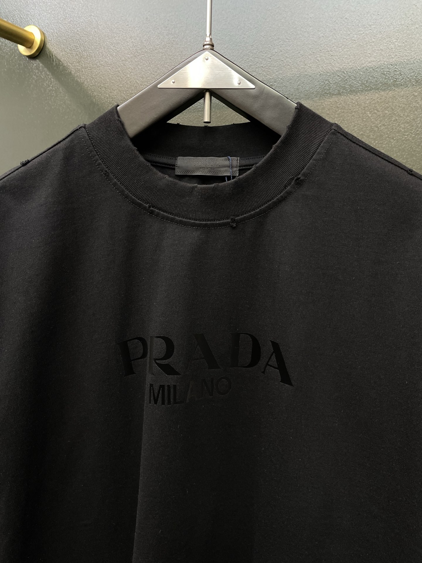 Prada普拉达💥砸锅卖铁都要上的新款新款原单男士休闲春夏短袖 高端定制 高端版本 时尚百搭爆款⚠️⚠️✨✨进口面料 手