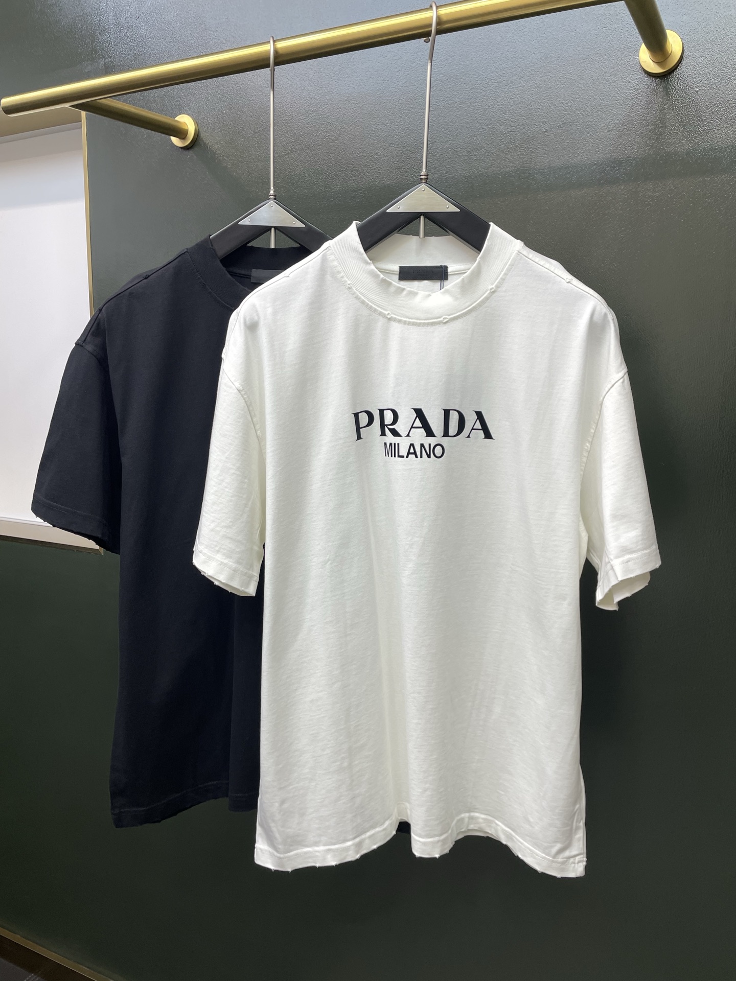 Prada普拉达💥砸锅卖铁都要上的新款新款原单男士休闲春夏短袖 高端定制 高端版本 时尚百搭爆款⚠️⚠️✨✨进口面料 手