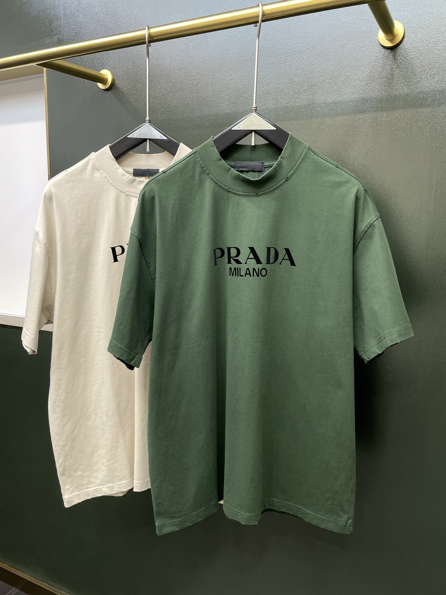 Prada普拉达💥砸锅卖铁都要上的新款新款原单男士休闲春夏短袖 高端定制 高端版本 时尚百搭爆款⚠️⚠️✨✨进口面料 手