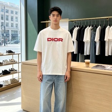 Dior迪奥💥砸锅卖铁都要上的新款新款原单男士休闲短袖 高端定制 高端版本 时尚百搭爆款⚠️⚠️✨✨进口面料 手感超柔软 Dior迪奥💥砸锅卖铁都要上的新款新款原单男士休闲短袖 高端定制 高端版本 时尚百搭爆款⚠️⚠️✨✨进口面料 手感超柔软