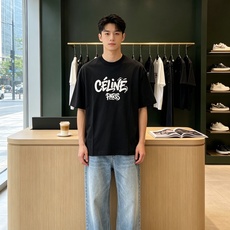 CELINE赛琳💥砸锅卖铁都要上的新款新款原单男士休闲短袖 高端定制 高端版本 时尚百搭爆款⚠️⚠️✨✨进口面料 手感超 CELINE赛琳💥砸锅卖铁都要上的新款新款原单男士休闲短袖 高端定制 高端版本 时尚百搭爆款⚠️⚠️✨✨进口面料 手感超