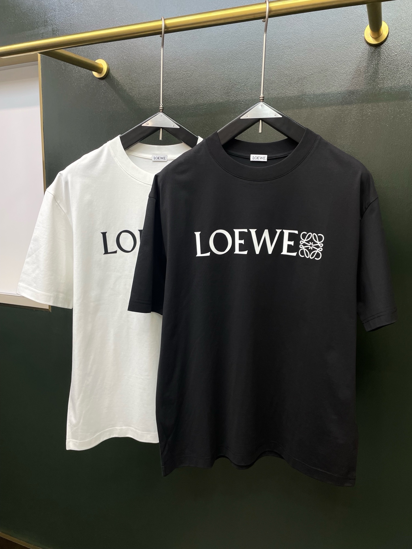 LOEWE罗意威💥砸锅卖铁都要上的新款新款原单男士休闲短袖 高端定制 高端版本 时尚百搭爆款⚠️⚠️✨✨进口面料 手感超