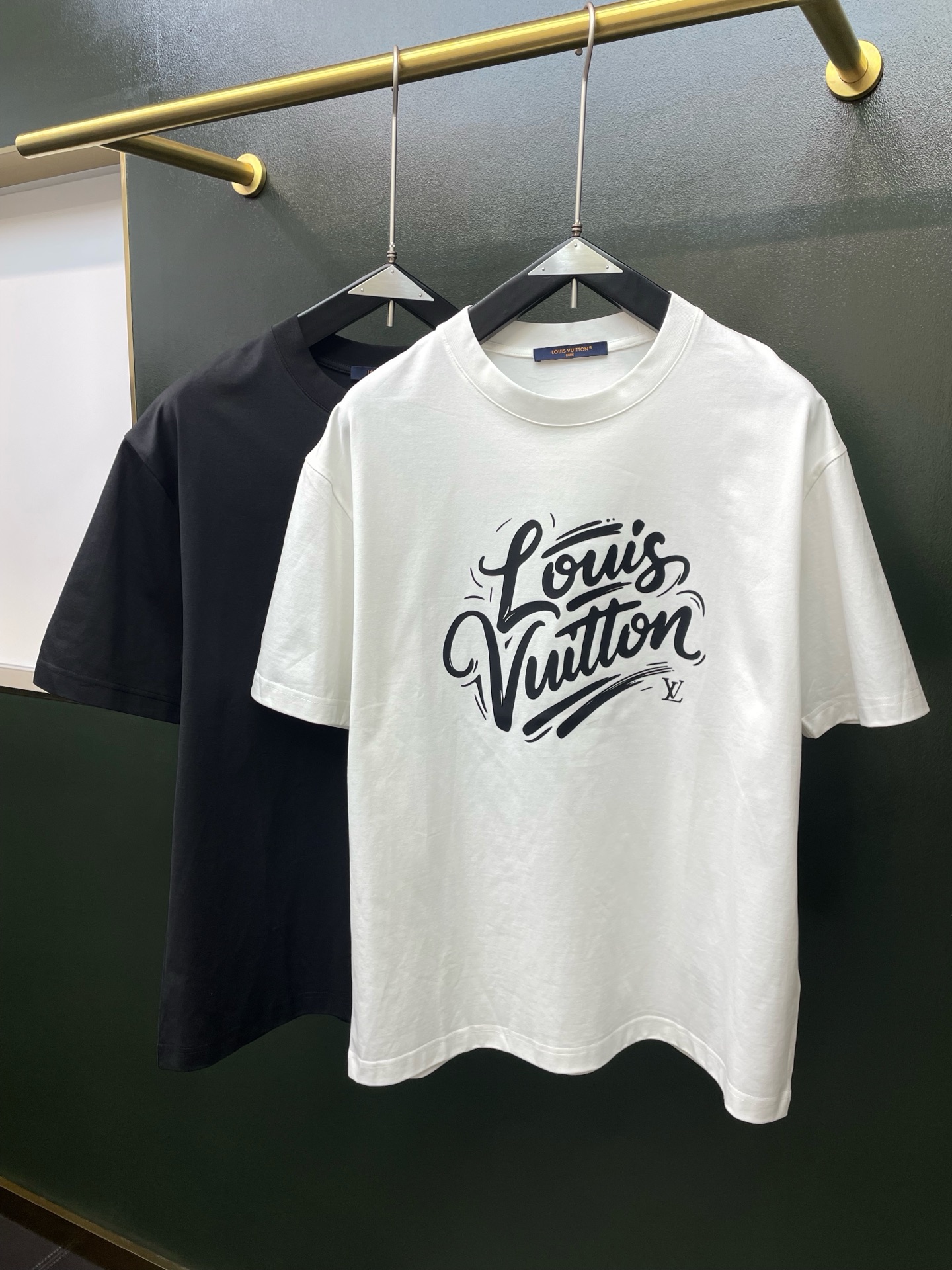 Louis Vuitton路易威登💥砸锅卖铁都要上的新款新款原单男士休闲短袖 高端定制 高端版本 时尚百搭爆款⚠️⚠️✨