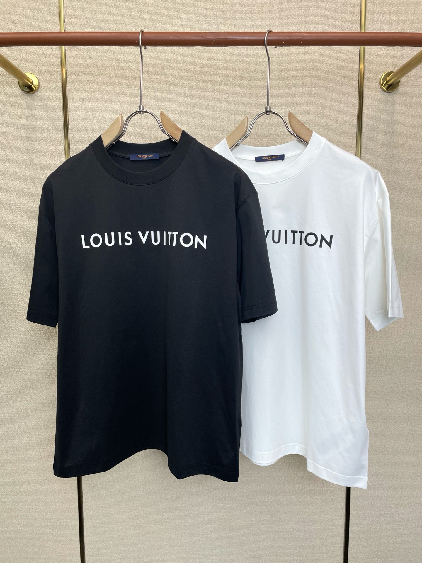 Louis Vuitton路易威登💥砸锅卖铁都要上的新款新款原单男士休闲短袖 高端定制 高端版本 时尚百搭爆款⚠️⚠️✨
