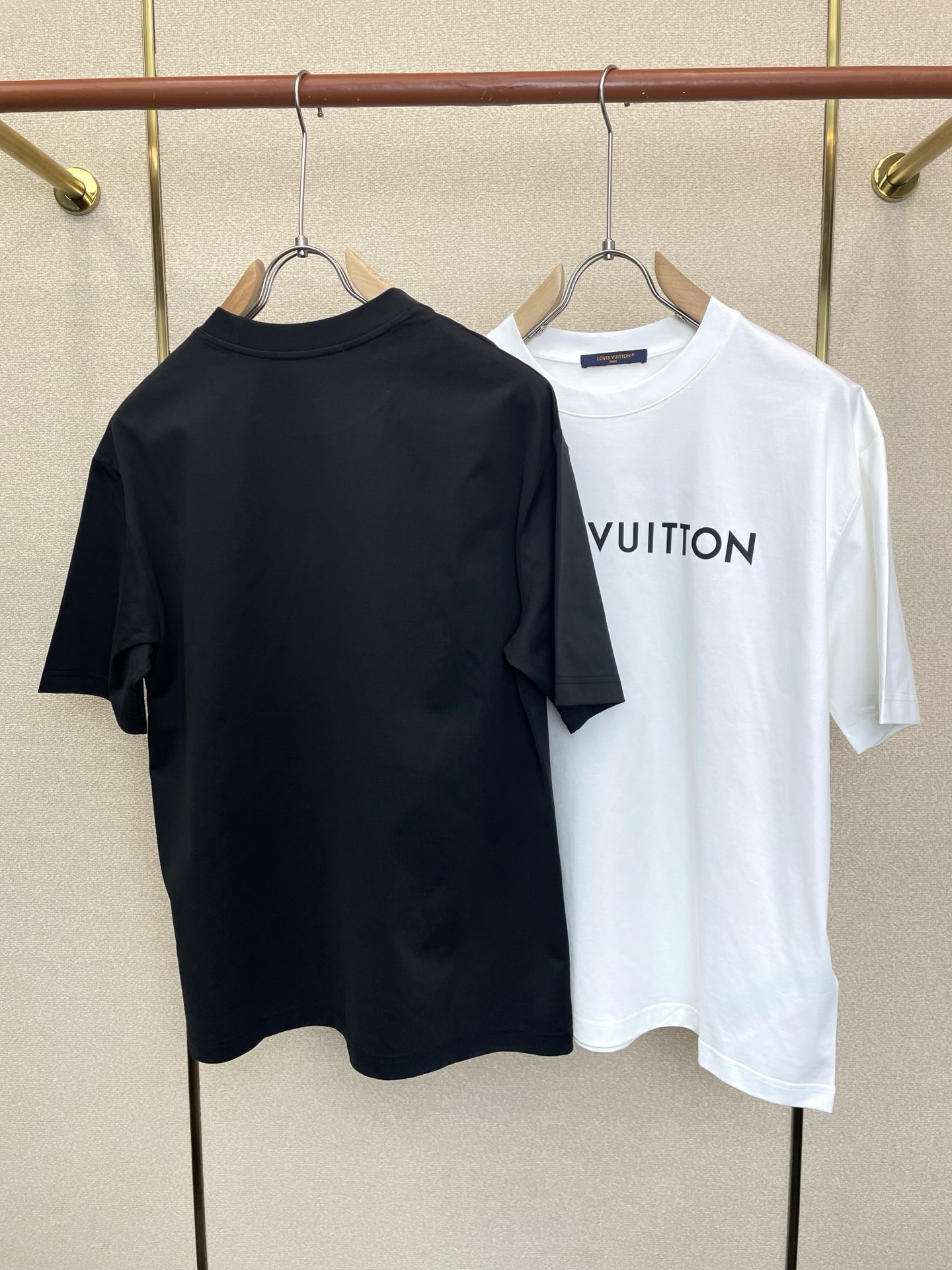 Louis Vuitton路易威登💥砸锅卖铁都要上的新款新款原单男士休闲短袖 高端定制 高端版本 时尚百搭爆款⚠️⚠️✨