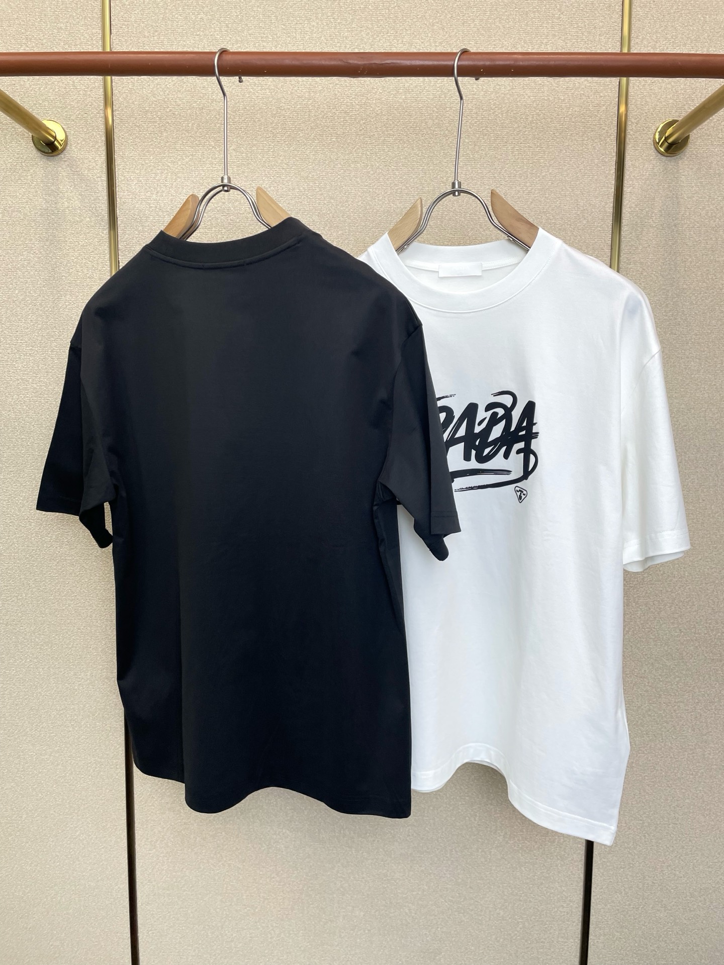 Prada普拉达💥砸锅卖铁都要上的新款新款原单男士休闲短袖 高端定制 高端版本 时尚百搭爆款⚠️⚠️✨✨进口面料 手感超