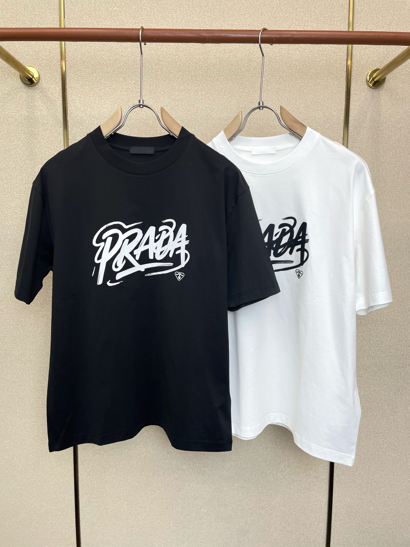 Prada普拉达💥砸锅卖铁都要上的新款新款原单男士休闲短袖 高端定制 高端版本 时尚百搭爆款⚠️⚠️✨✨进口面料 手感超