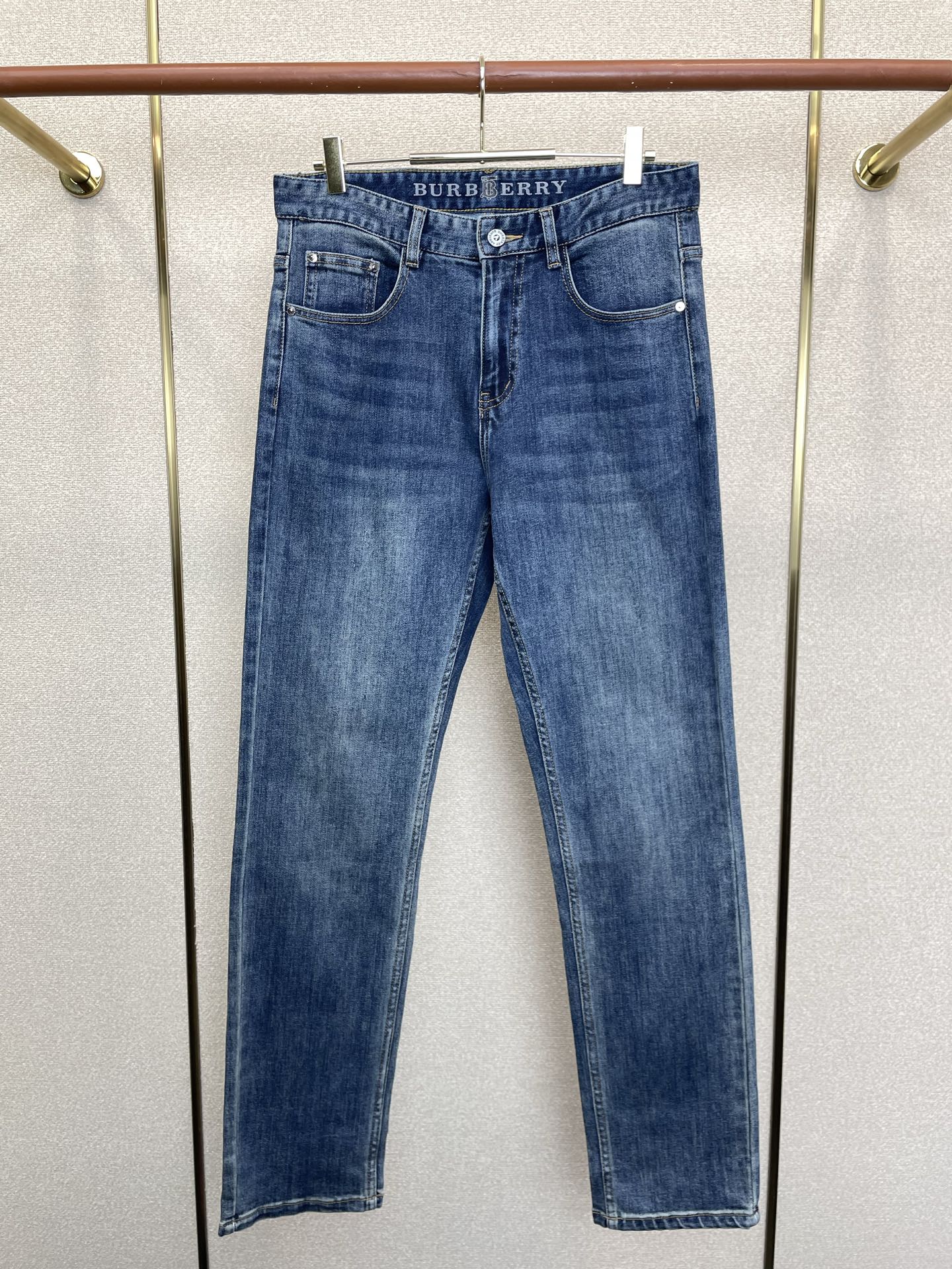 Burberry巴宝莉💥砸锅卖铁都要上的新款新款休闲牛仔裤👖高端版本 专柜定制面料 透气舒适度高，细节无可挑剔，品牌元素