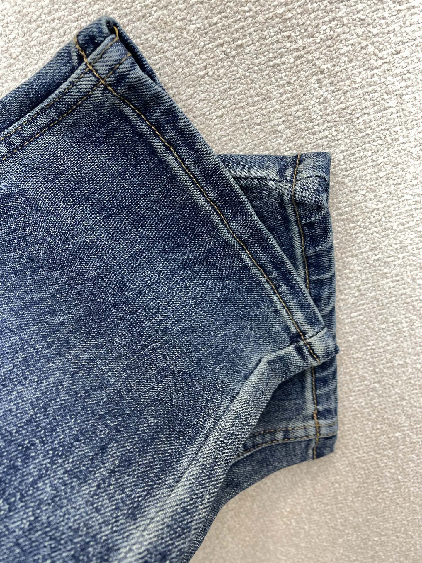 Burberry巴宝莉💥砸锅卖铁都要上的新款新款休闲牛仔裤👖高端版本 专柜定制面料 透气舒适度高，细节无可挑剔，品牌元素