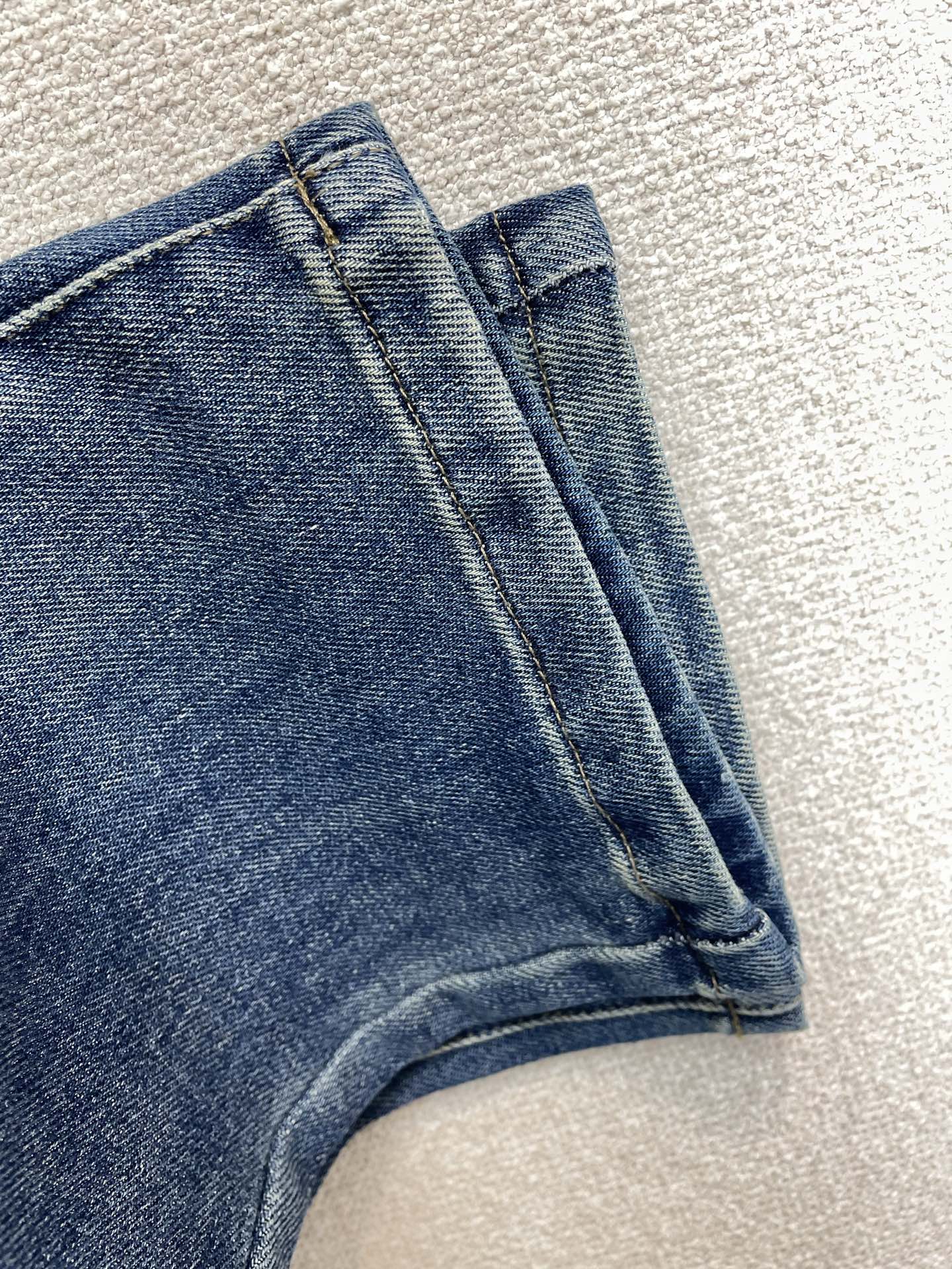 Burberry巴宝莉💥砸锅卖铁都要上的新款新款休闲牛仔裤👖高端版本 专柜定制面料 透气舒适度高，细节无可挑剔，品牌元素