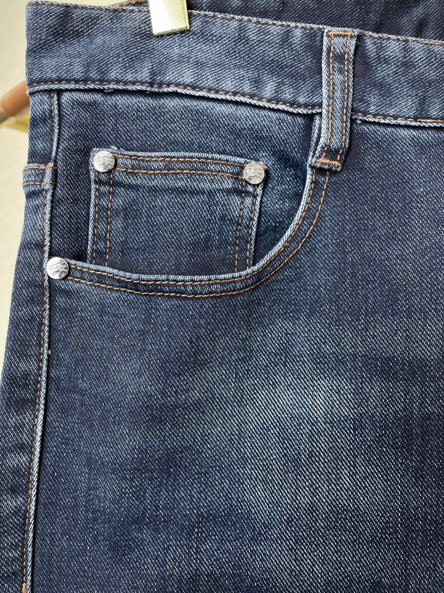 Burberry巴宝莉💥砸锅卖铁都要上的新款新款休闲牛仔裤👖高端版本 专柜定制面料 透气舒适度高，细节无可挑剔，品牌元素
